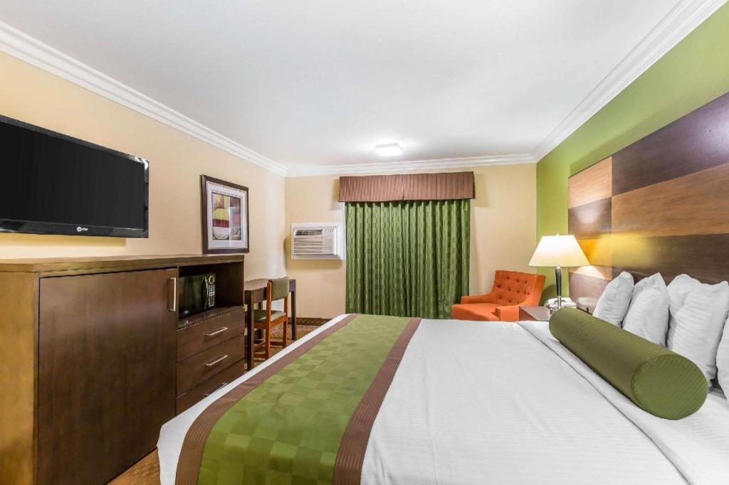 Rodeway Inn & Suites Canyon Lake-Menifee West מראה חיצוני תמונה