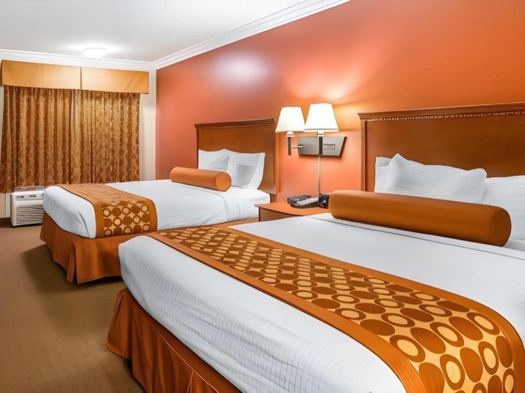 Rodeway Inn & Suites Canyon Lake-Menifee West מראה חיצוני תמונה