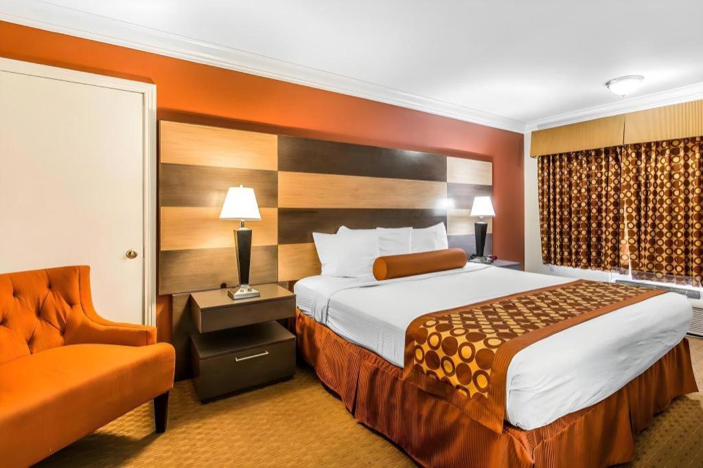 Rodeway Inn & Suites Canyon Lake-Menifee West מראה חיצוני תמונה