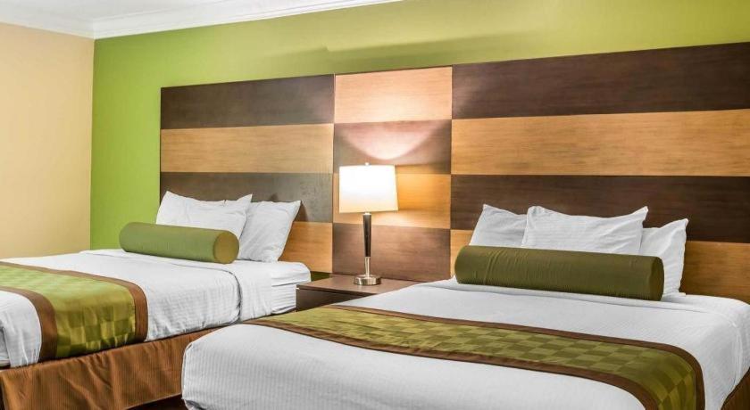 Rodeway Inn & Suites Canyon Lake-Menifee West מראה חיצוני תמונה