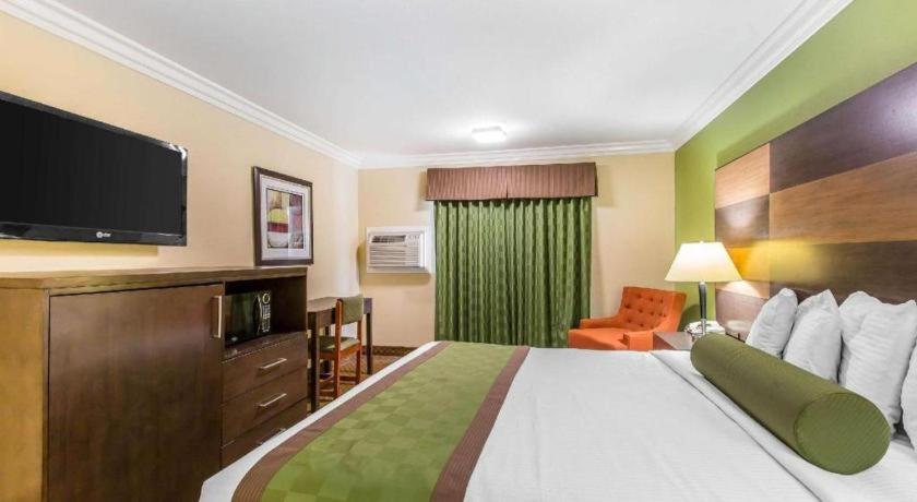 Rodeway Inn & Suites Canyon Lake-Menifee West מראה חיצוני תמונה