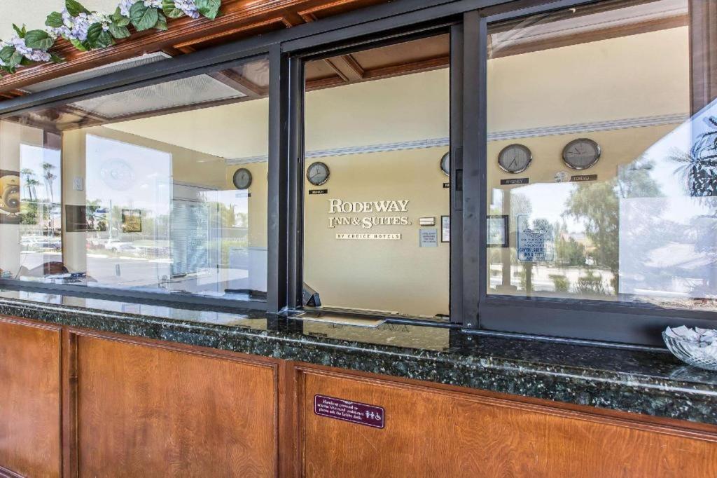 Rodeway Inn & Suites Canyon Lake-Menifee West מראה חיצוני תמונה
